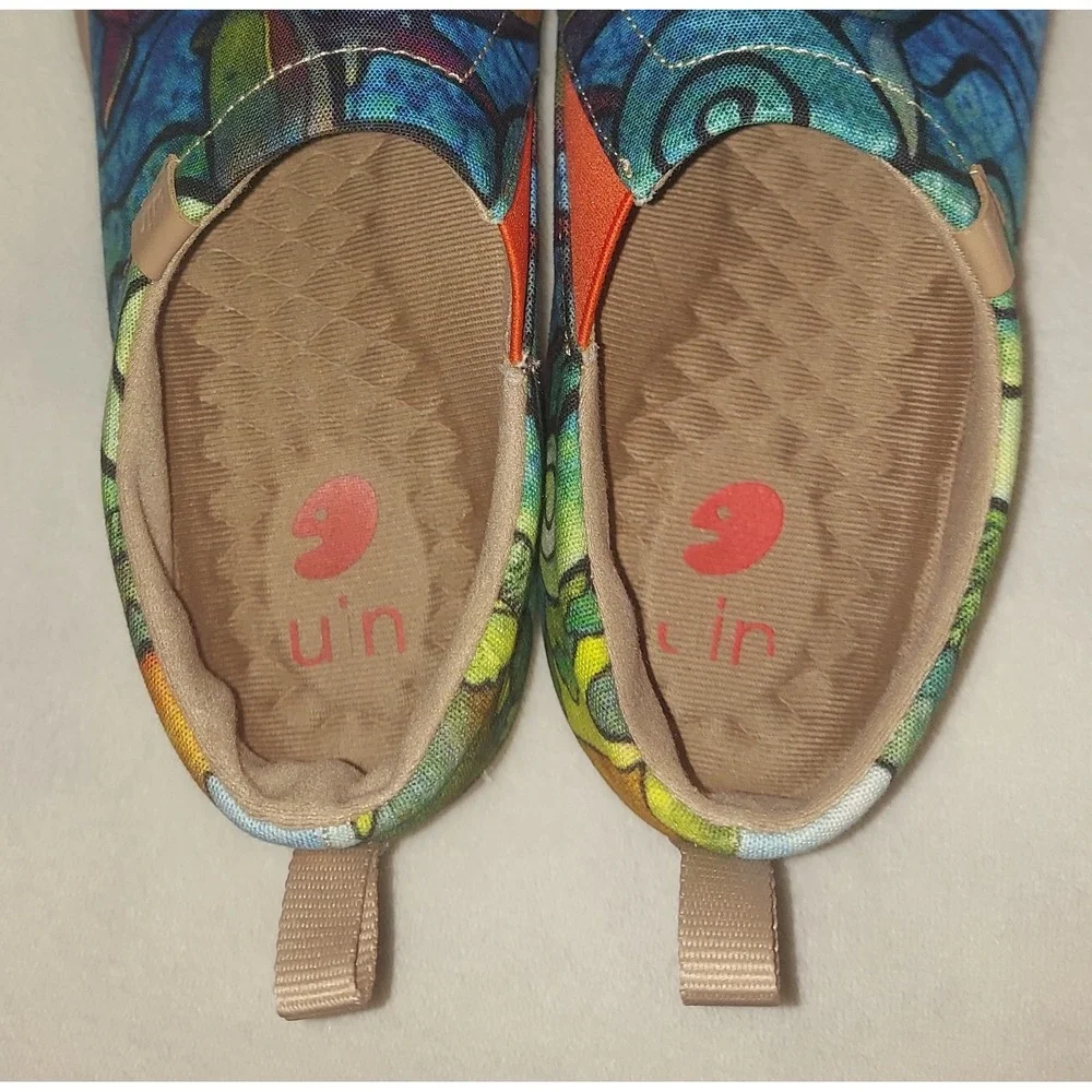 UIN Womens Painted Art Porpoise Toledo Canvas Slip-On Sneakers Loafers Size 6